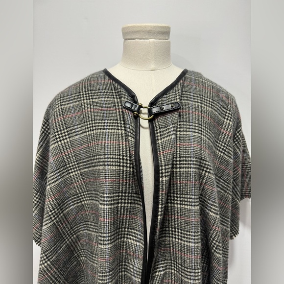 Vince Camuto   Shawl Poncho Cape EUC - Picture 2 of 8